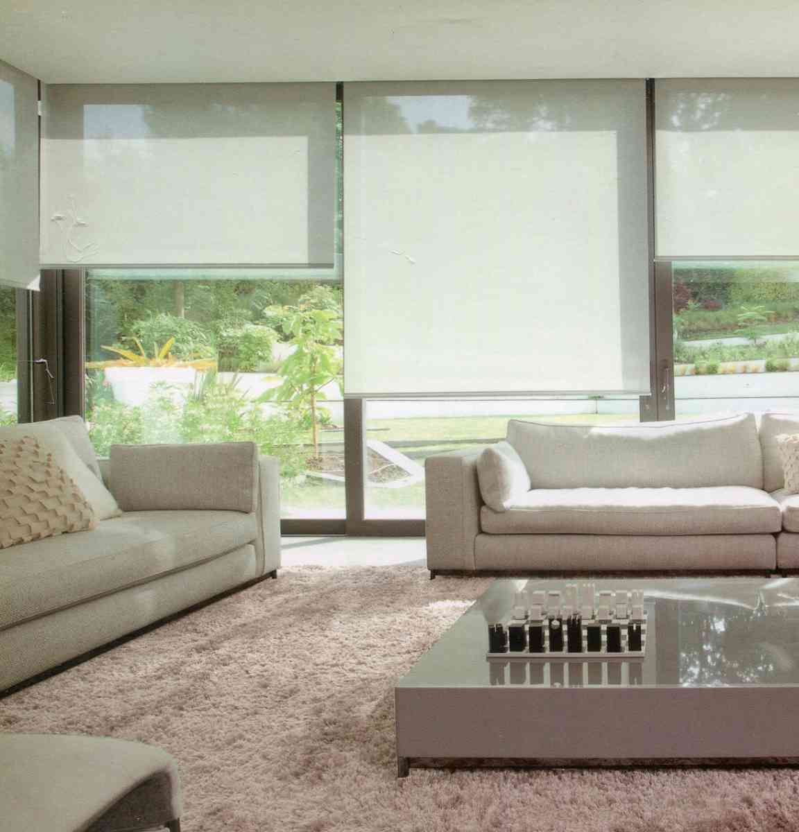 陽光捲簾設計：時尚遮光窗飾，有效阻擋陽光，保護家居隱私，營造舒適生活環境，豐富家居裝飾，滿足您對光線調節的需求。